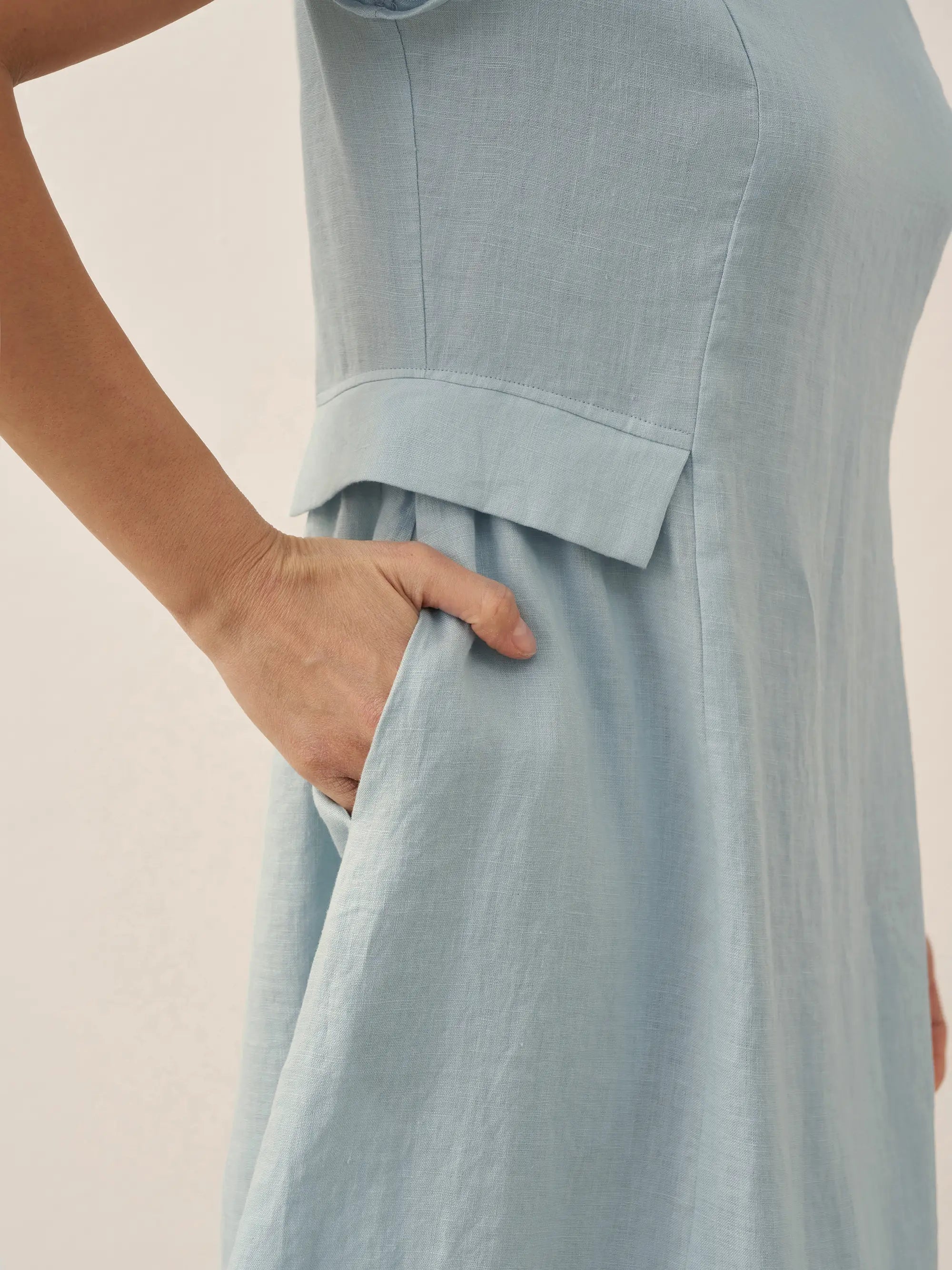 EMMA_Robe-bleu-vue-de-côté