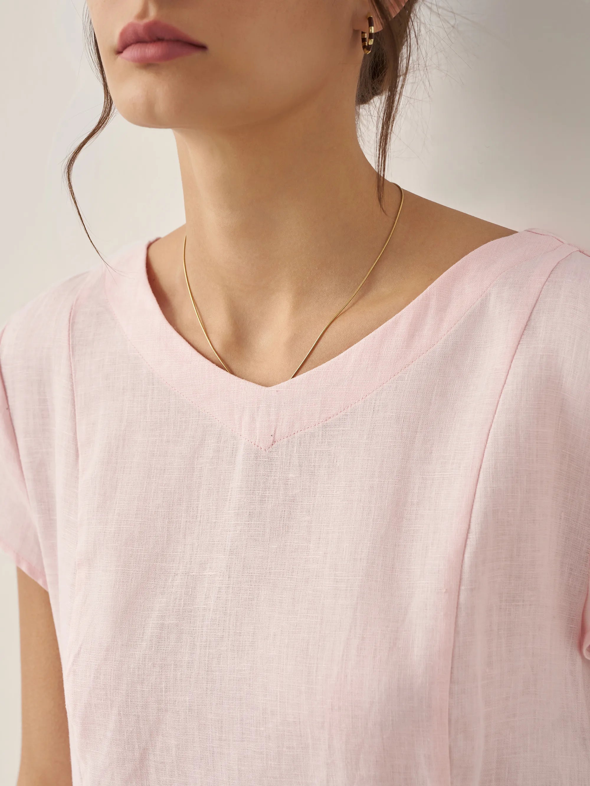 EMMA_Robe-rose-detail-vue-de-face
